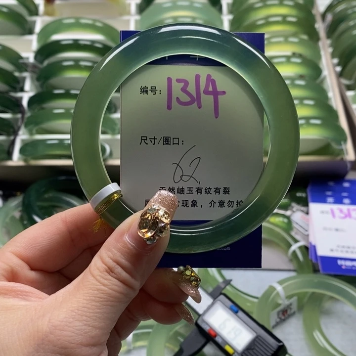 蛇纹石玉未镶嵌手镯瞅****啥