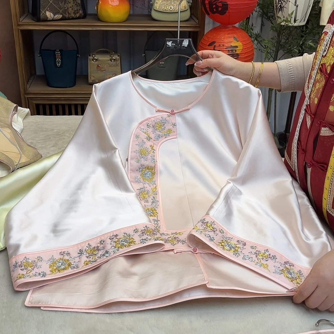 刺绣太太服大袖宽松