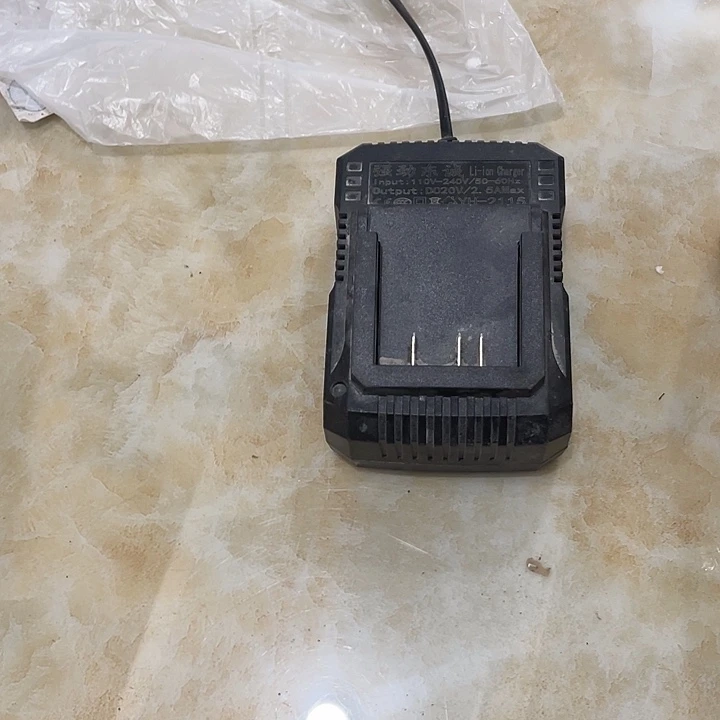 鸿***修东城充电器一个坏的