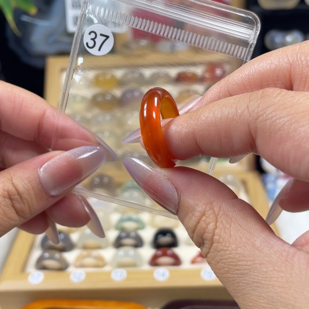 玛瑙/玉髓未镶嵌戒指37号港码18直径18.2（非质量问题.不退不换）