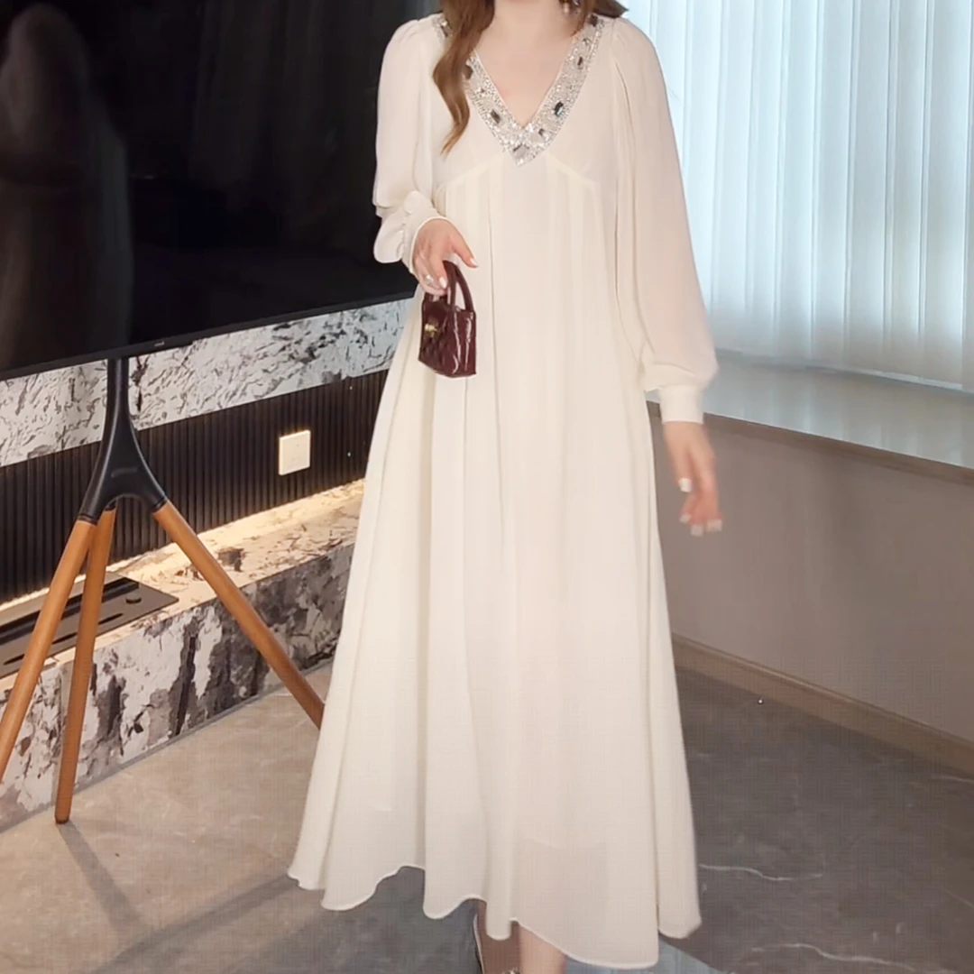 【奢也】高级轻奢大气手工白色钉珠钉钻V领礼服感女装长款连衣裙