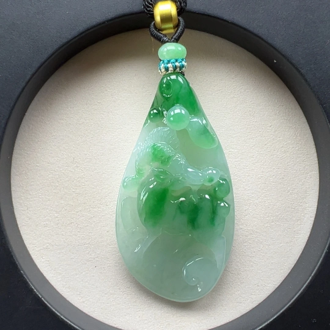 翡翠未镶嵌颈饰小羊