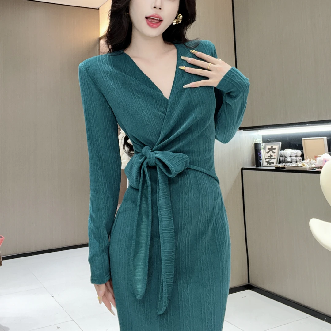 新款气质纯色长袖连衣裙绑带显瘦长裙遮肉遮跨长款秋冬直筒裙