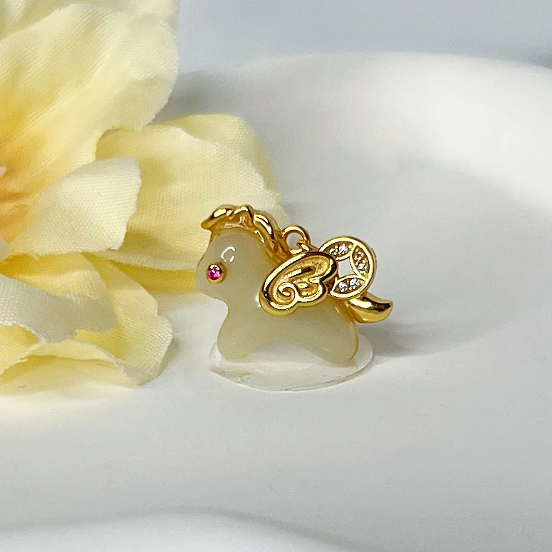 s925银镶新中式轻奢本命年“马上有钱”和田玉吊坠