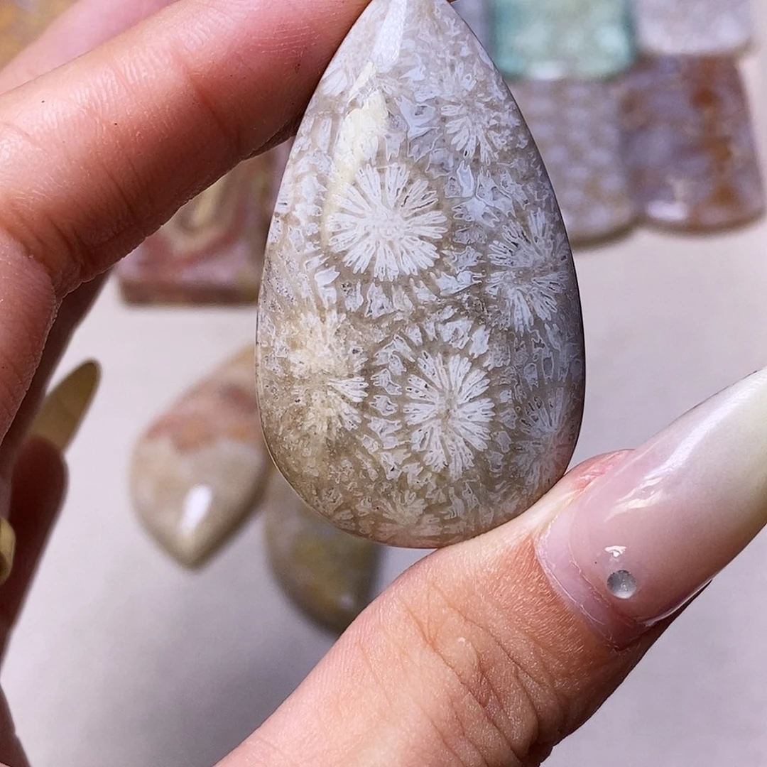 查罗石合金颈饰仙*