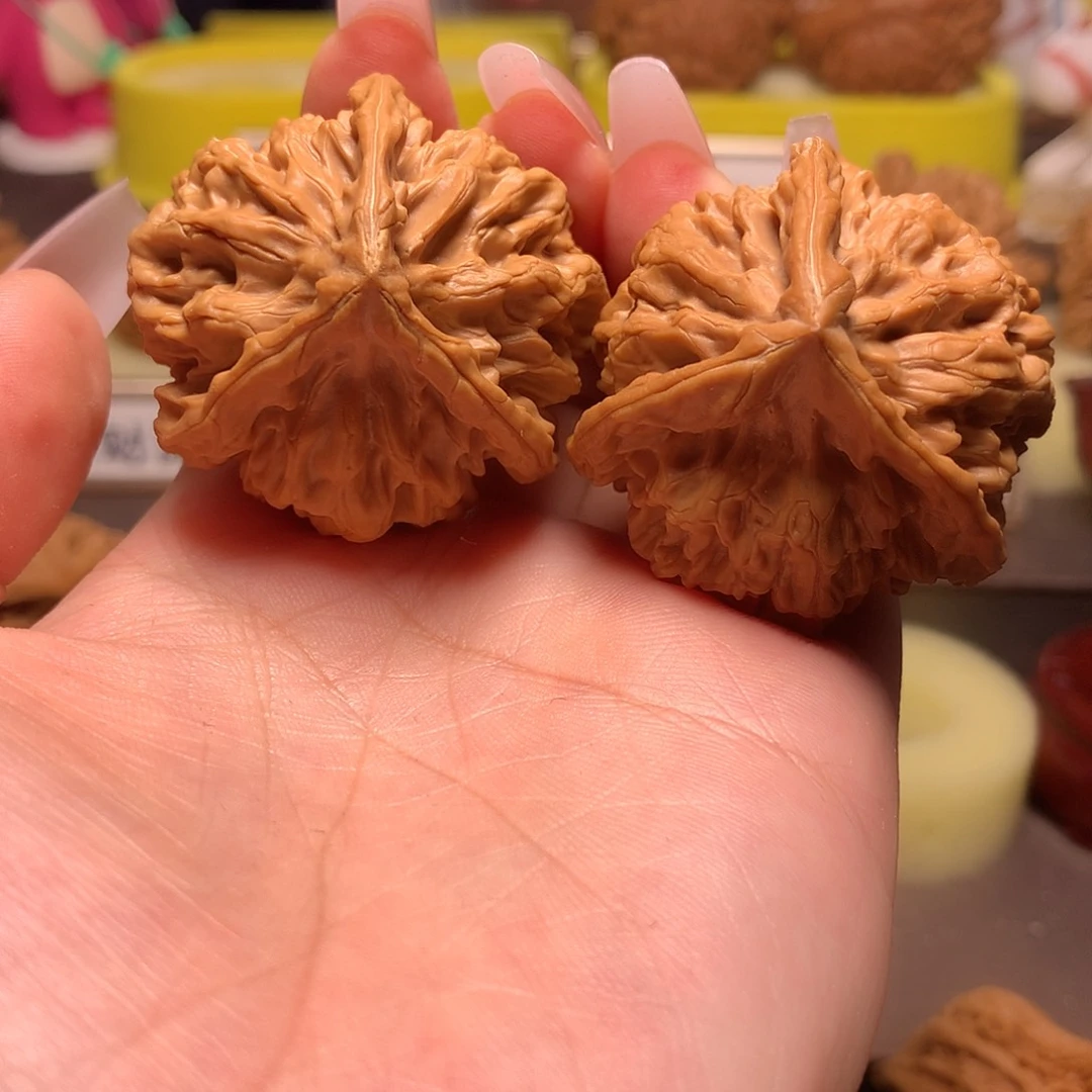 M***T文玩核桃吊坠龙纹奔42全品