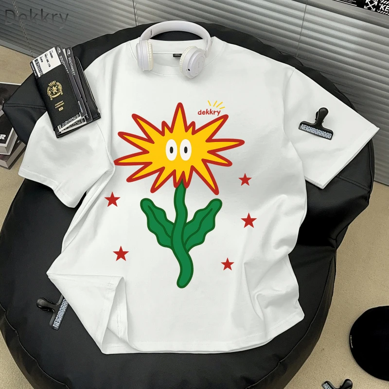 【Dekkry】夏季时尚圆领太阳花星星短袖T恤白色日常宽松情侣半袖