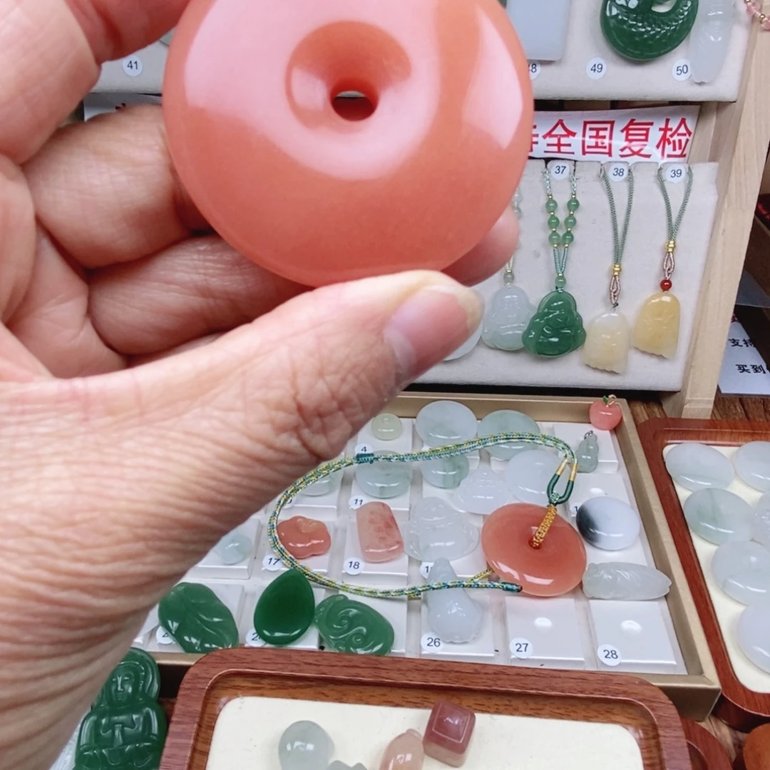 石英质玉（天山翠）合金颈饰