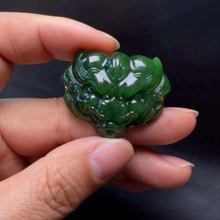 老***娘和田玉（碧玉）未镶嵌颈饰