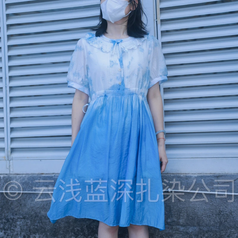 云浅蓝深 扎染领口系带娃娃裙