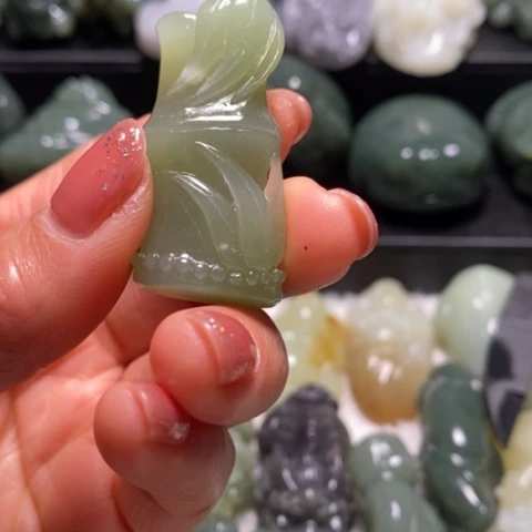 颈饰未镶嵌和田玉（糖玉）