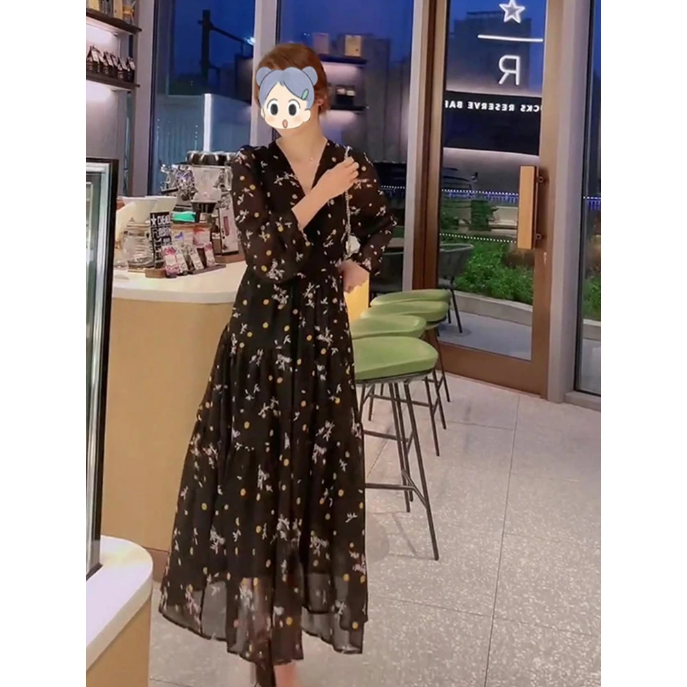 大码法式V领黑色碎花长袖连衣裙女秋季2025新款胖mm显瘦遮肉裙子