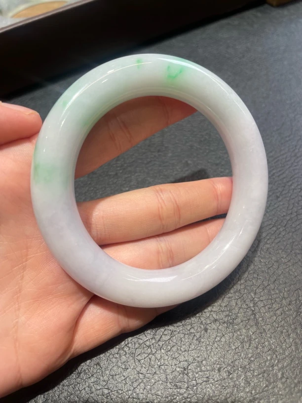 缅甸翡翠a货胖圆条白底青58mm翡翠手镯