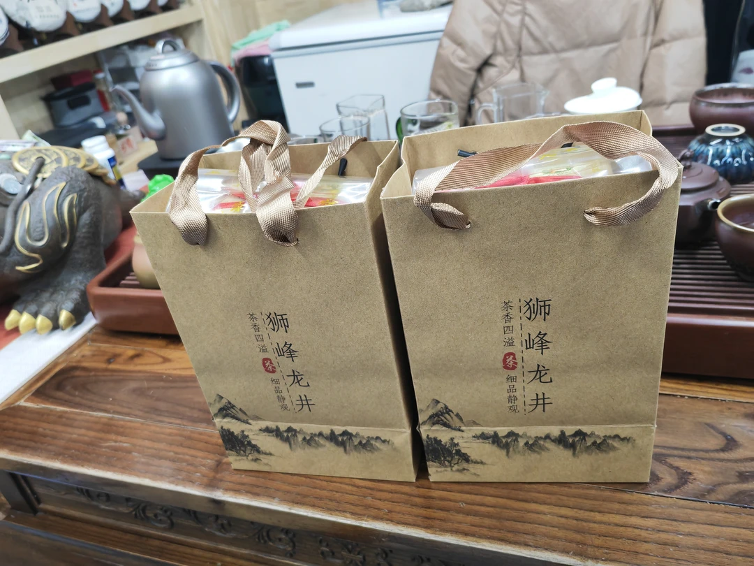 2025年明前龙井豆香型送精美铁盒