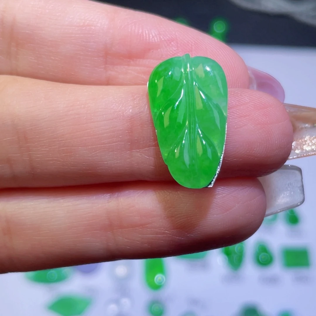 翡翠未镶嵌颈饰四*裸石