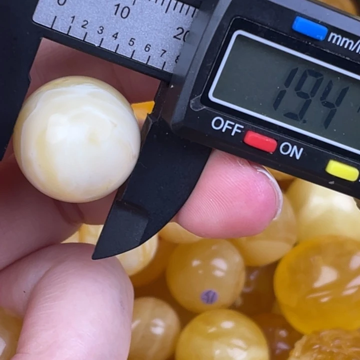 蜜蜡未镶嵌裸石496