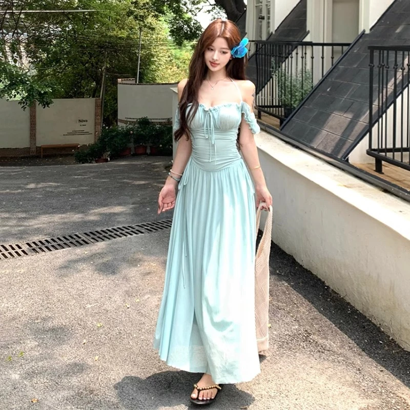 法式度假风一字肩挂脖吊带连衣裙女夏季纯欲收腰显瘦海边沙滩长裙