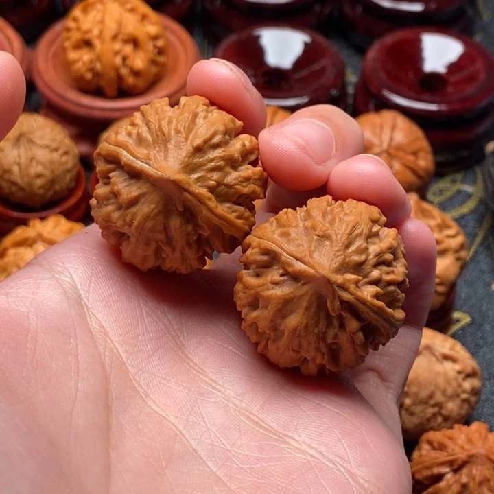 亦***冉文玩核桃吊坠小红帽