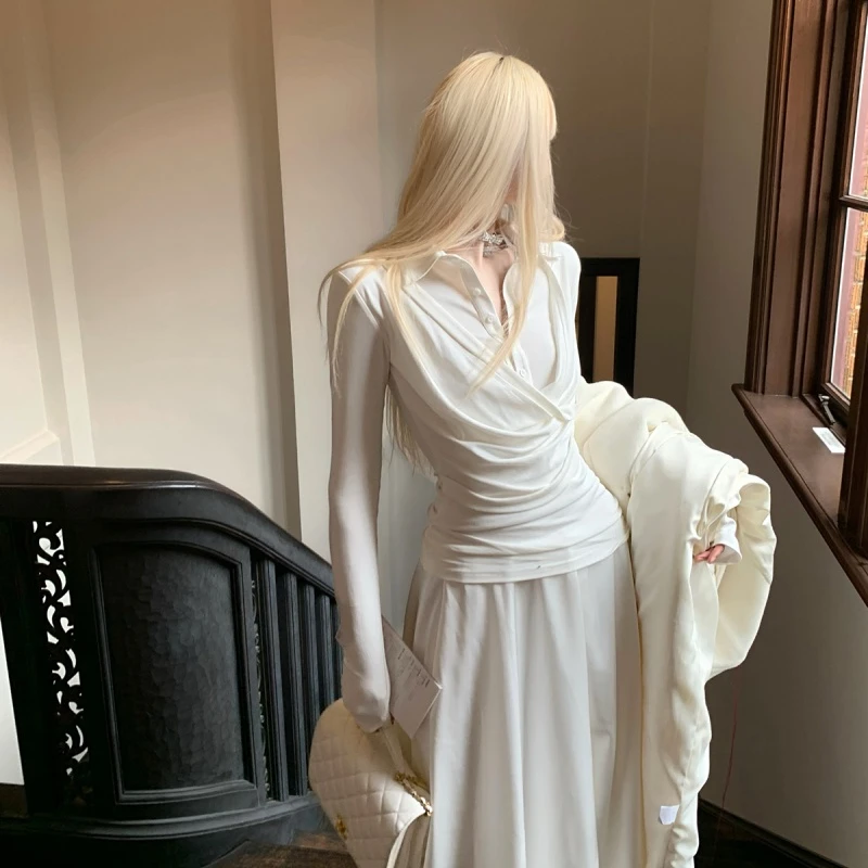 荡领假两件修身长袖T恤上衣女+白色花苞半身裙两件套