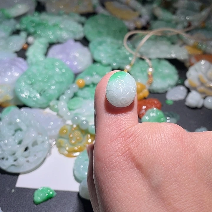 颈饰未镶嵌翡翠天