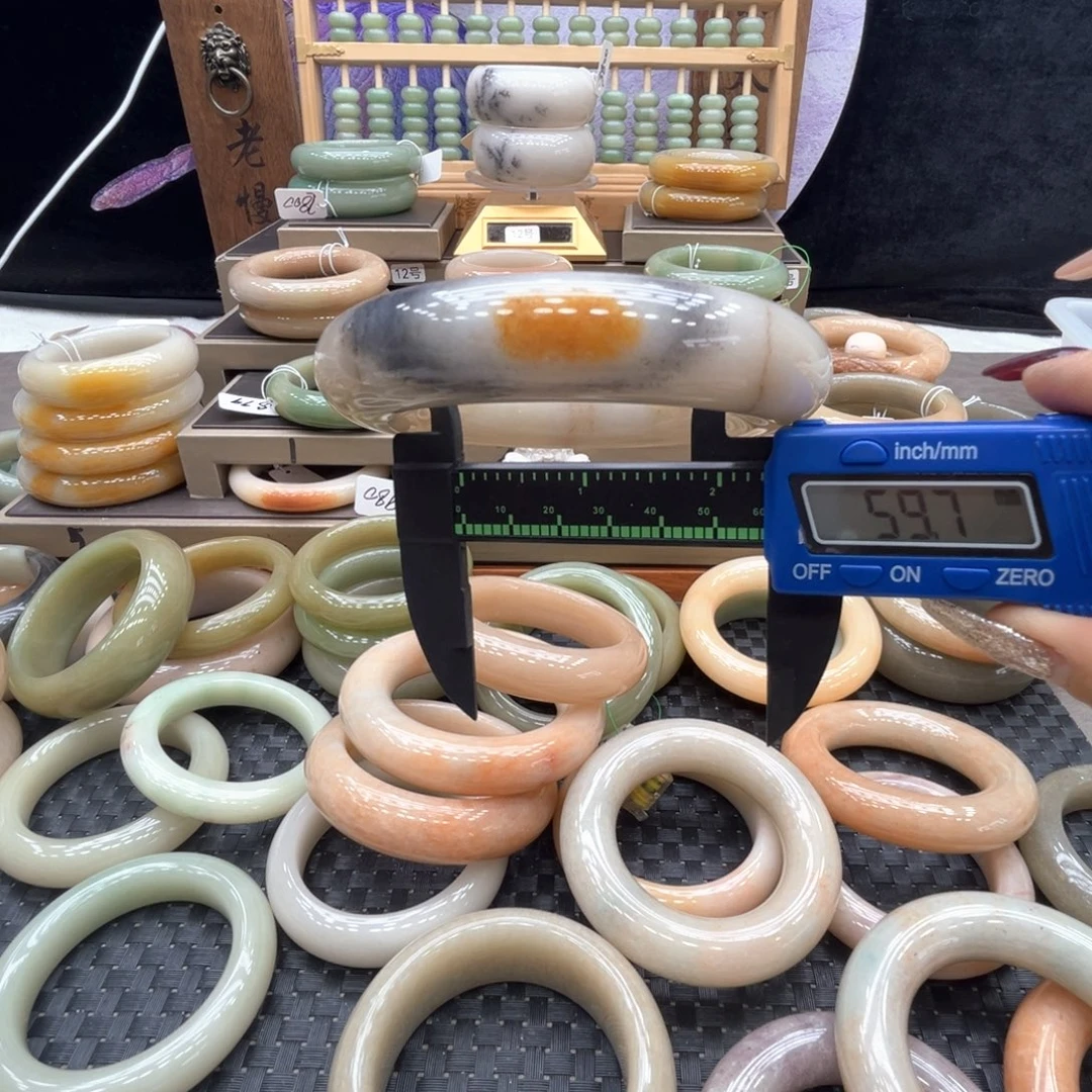 石英质玉未镶嵌手镯