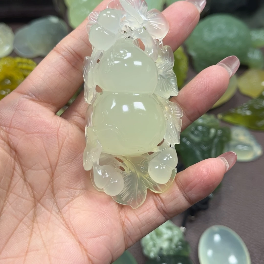 温***暗蛇纹石玉未镶嵌颈饰