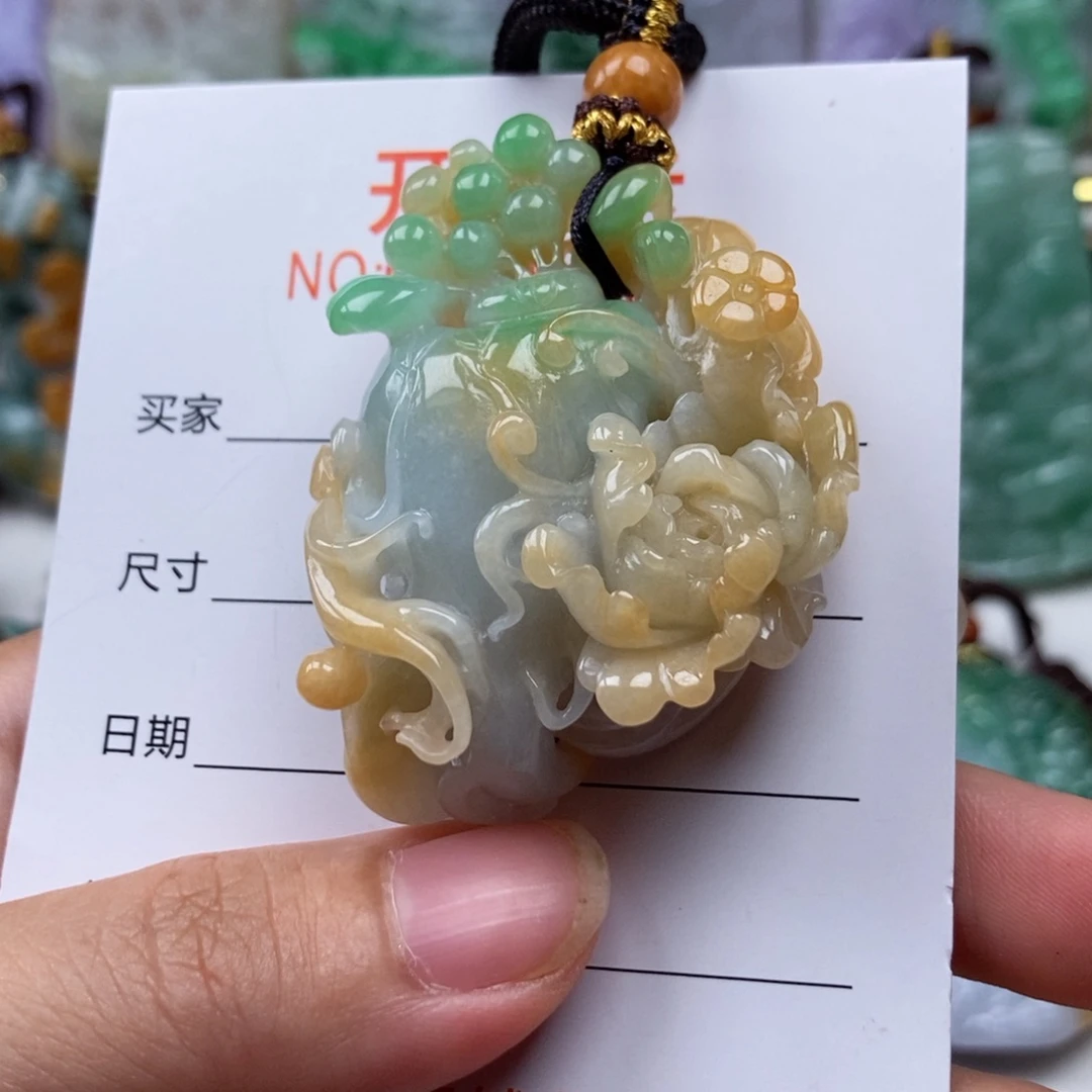 翡翠未镶嵌颈饰吊坠