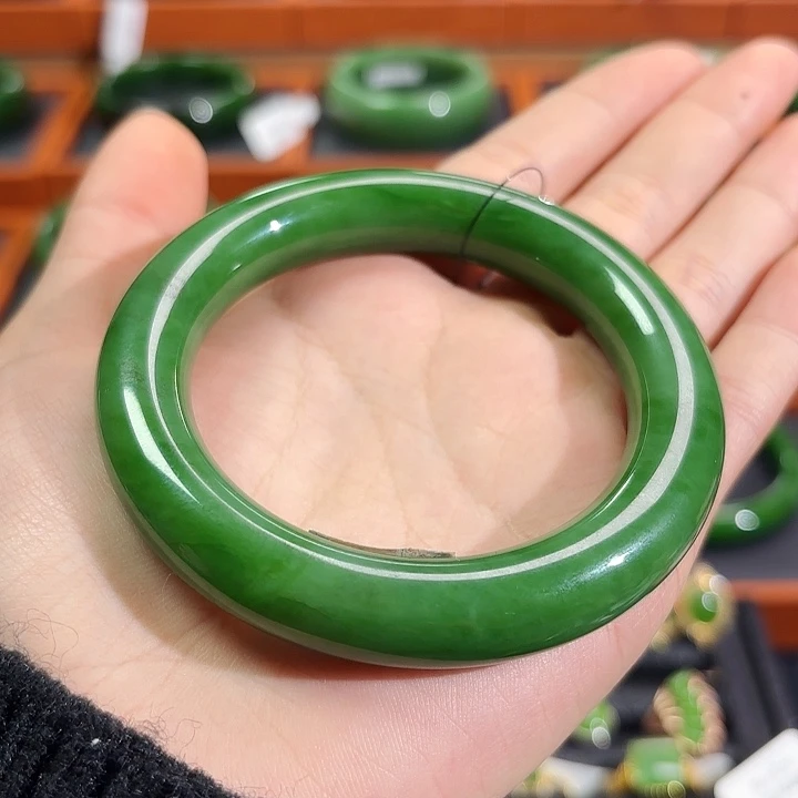 和田玉（碧玉）未镶嵌手镯