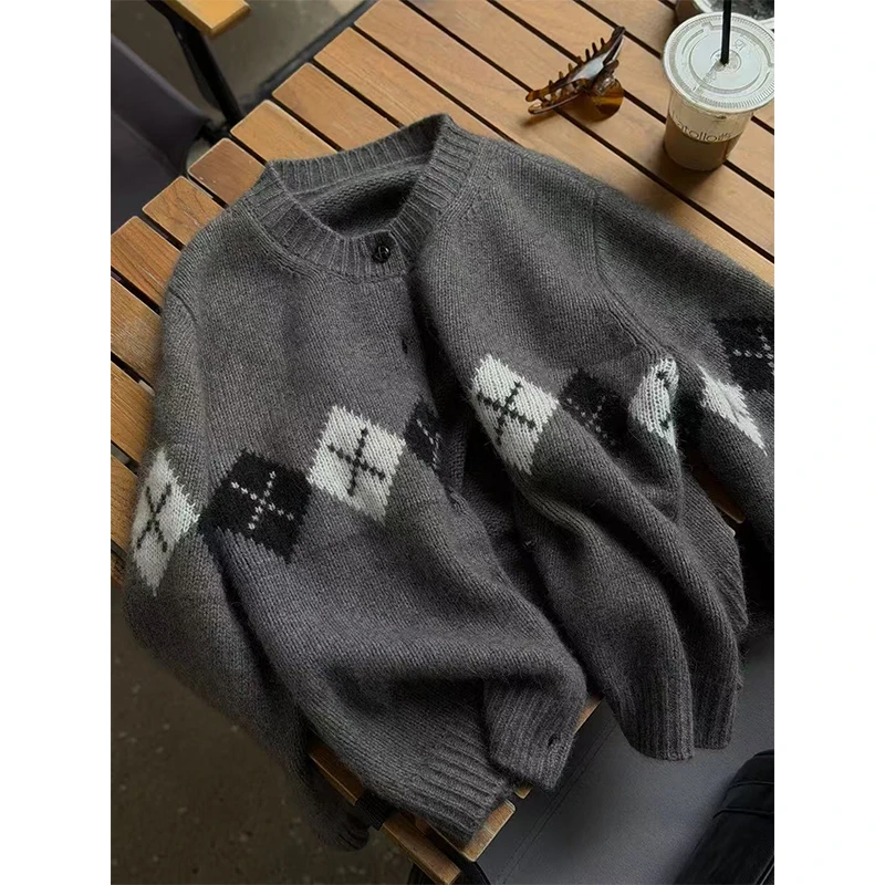 「菱格开衫」韩系气质~冬季复古菱格圆领毛衣开衫显瘦针织外套-5713