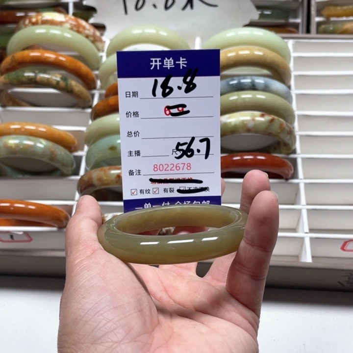 蛇纹石玉手镯未镶嵌美***姐