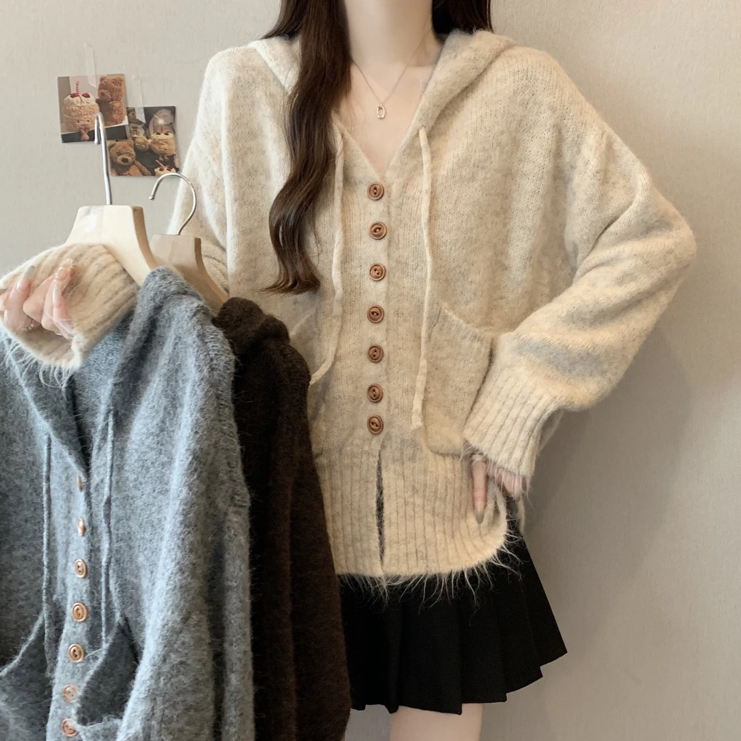 大码女装韩系休闲连帽毛衣25秋冬新款温柔风毛绒质感纽扣口袋上衣