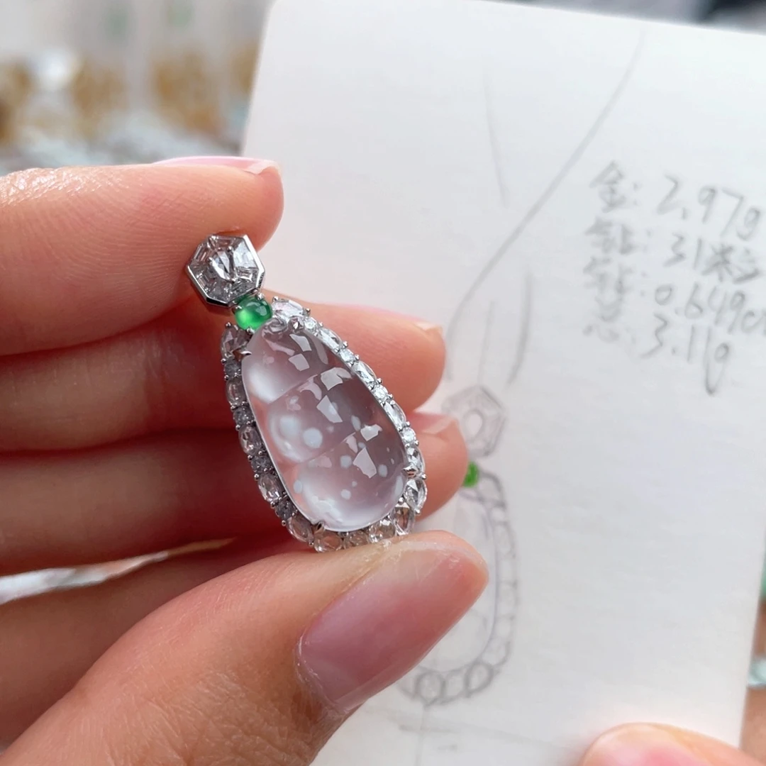 颈饰18K金镶嵌翡翠