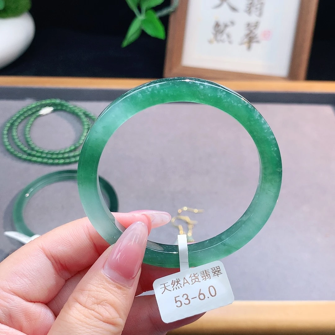 未镶嵌手镯（圆镯）翡翠