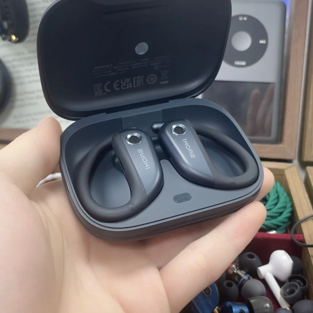 黑色挂耳式蓝牙耳机S50