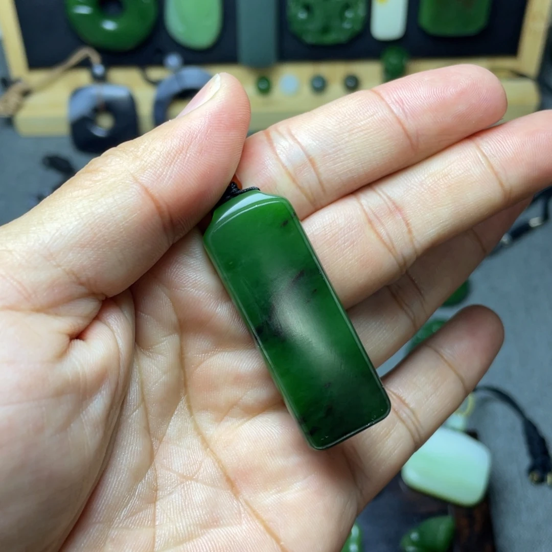 用***3和田玉未镶嵌颈饰