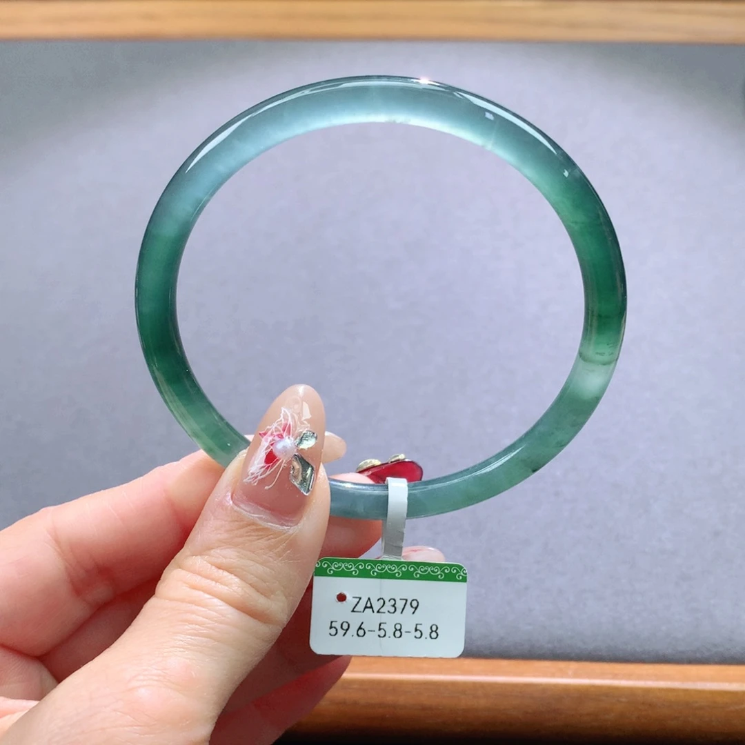 翡翠手镯未镶嵌天然翡翠手镯