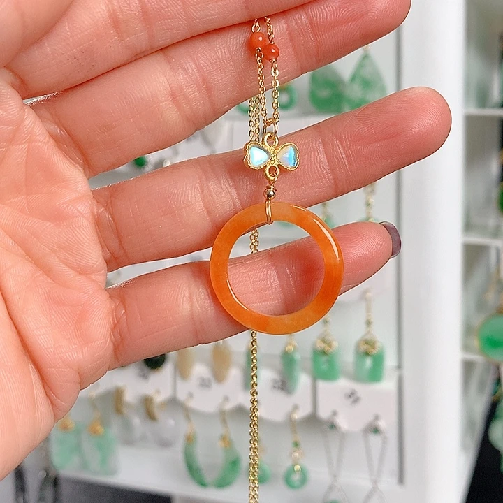 翡翠耳饰未镶嵌翡翠