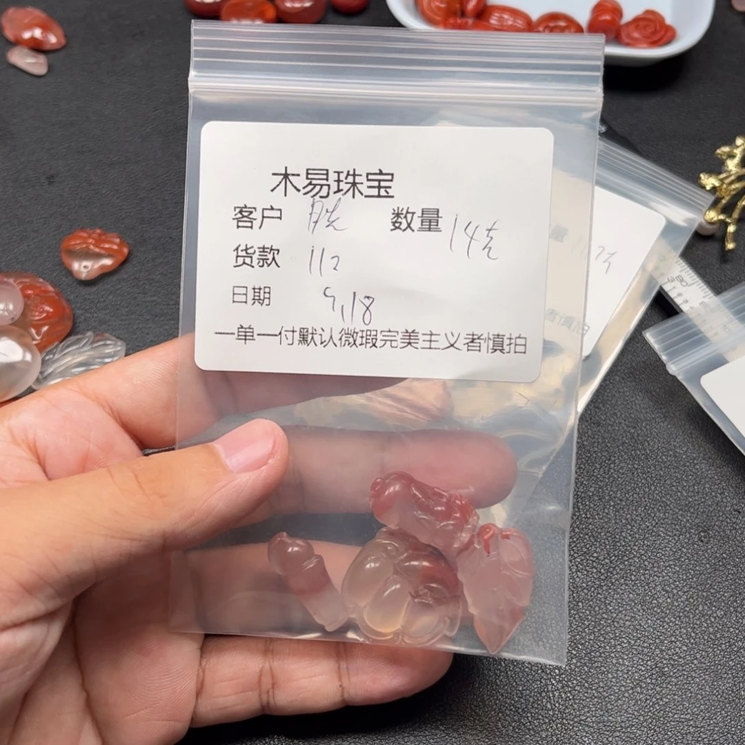 晓***芳未镶嵌配饰南红玛瑙