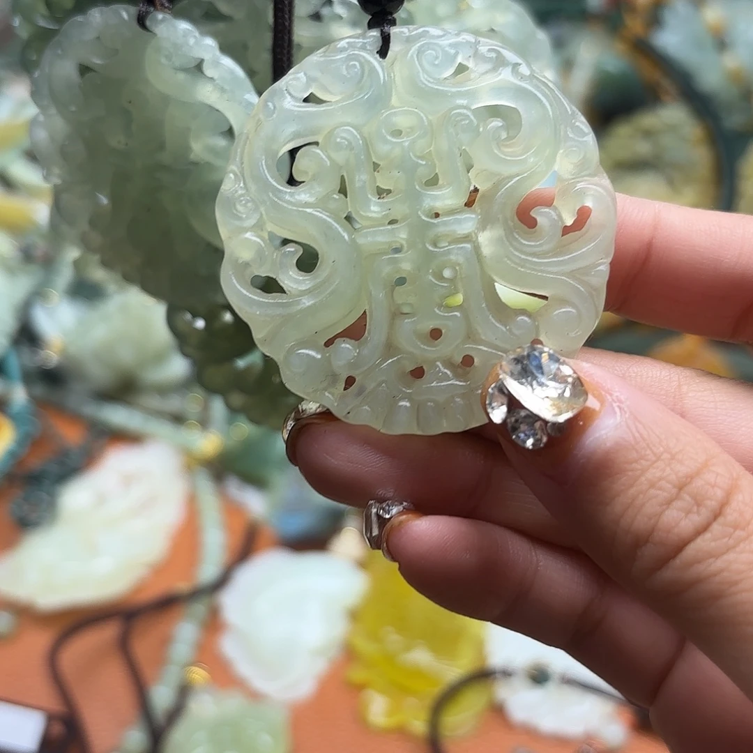 蛇纹石玉未镶嵌吊坠