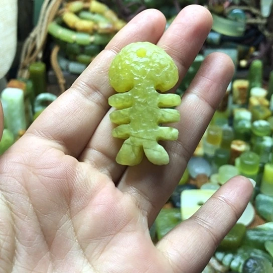 未镶嵌岫玉吊坠岫