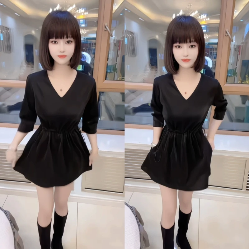 时尚V领收腰显瘦中长款气质百搭黑色连衣裙