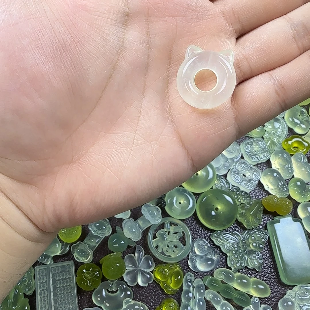 蜡***子蛇纹石玉未镶嵌颈饰