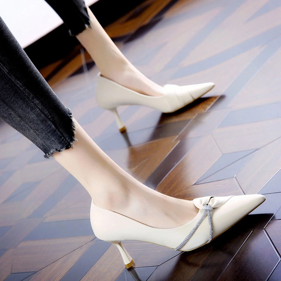 齐业黑色尖头中高跟鞋女2025年春季新款优雅气质水钻浅口细跟单鞋