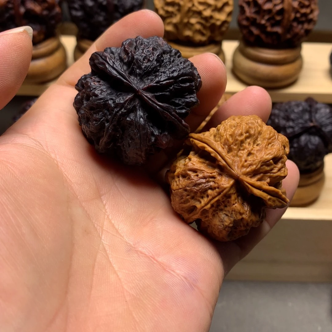 文玩核桃把件蛮荒古蟾三棱