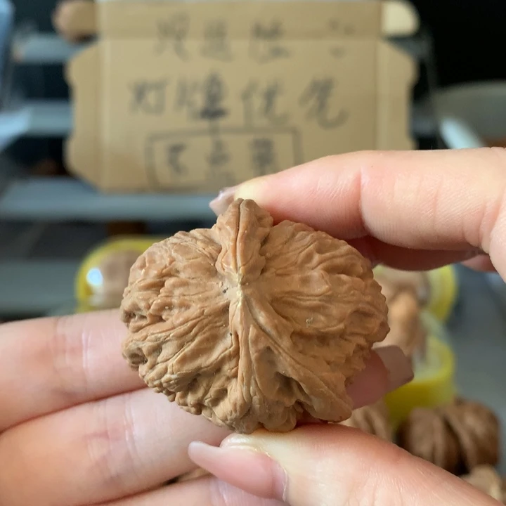 越***好吊坠文玩核桃异形单只，有瑕疵