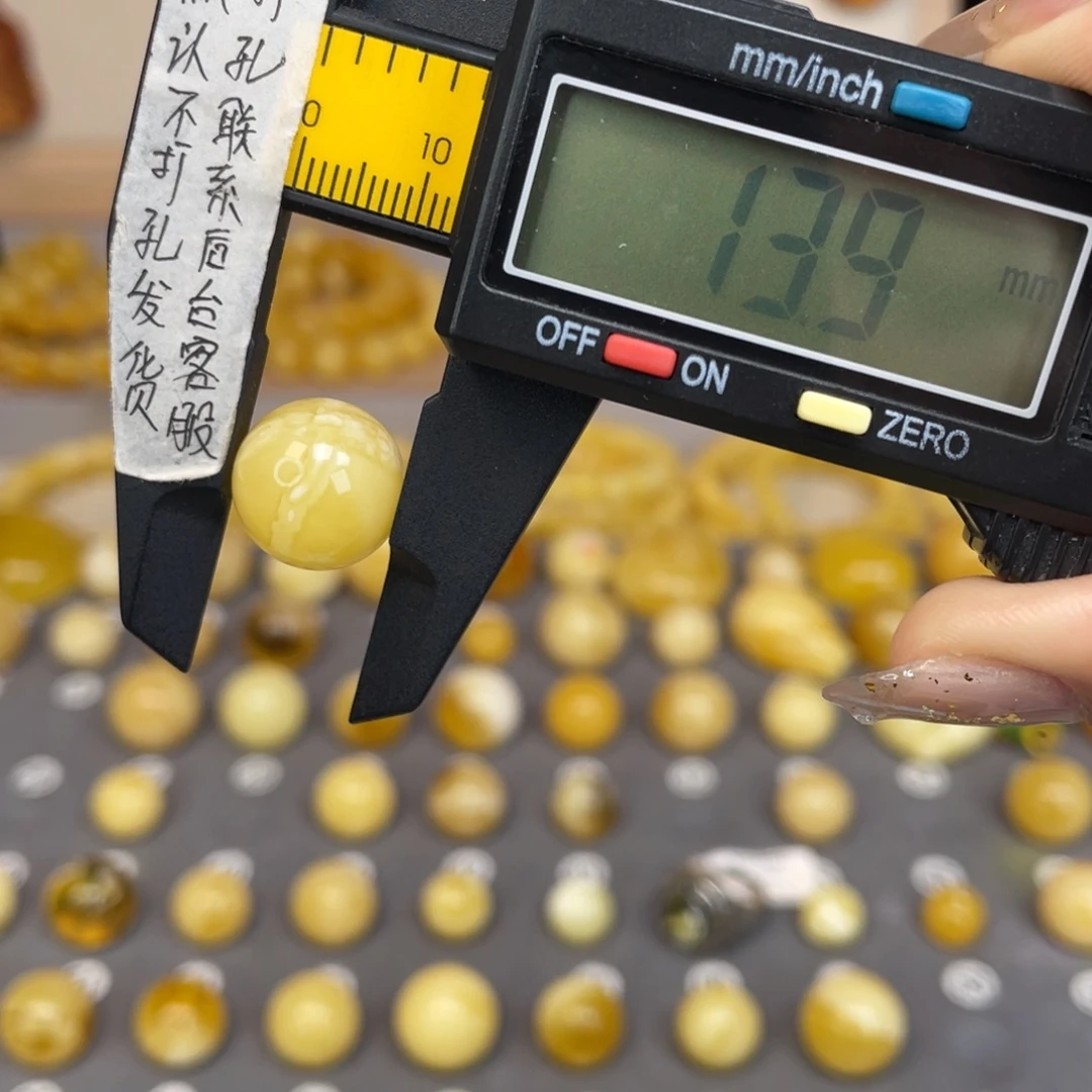 琥珀未镶嵌裸石70