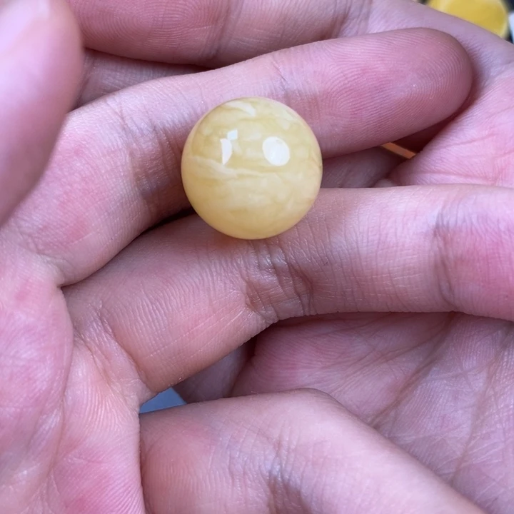 未镶嵌琥珀裸石天然原矿96
