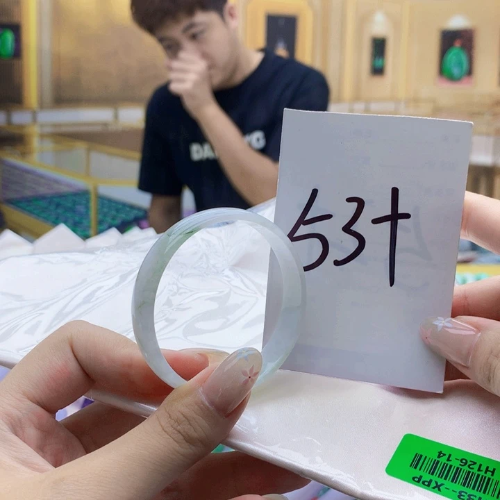 未镶嵌手镯翡翠900……