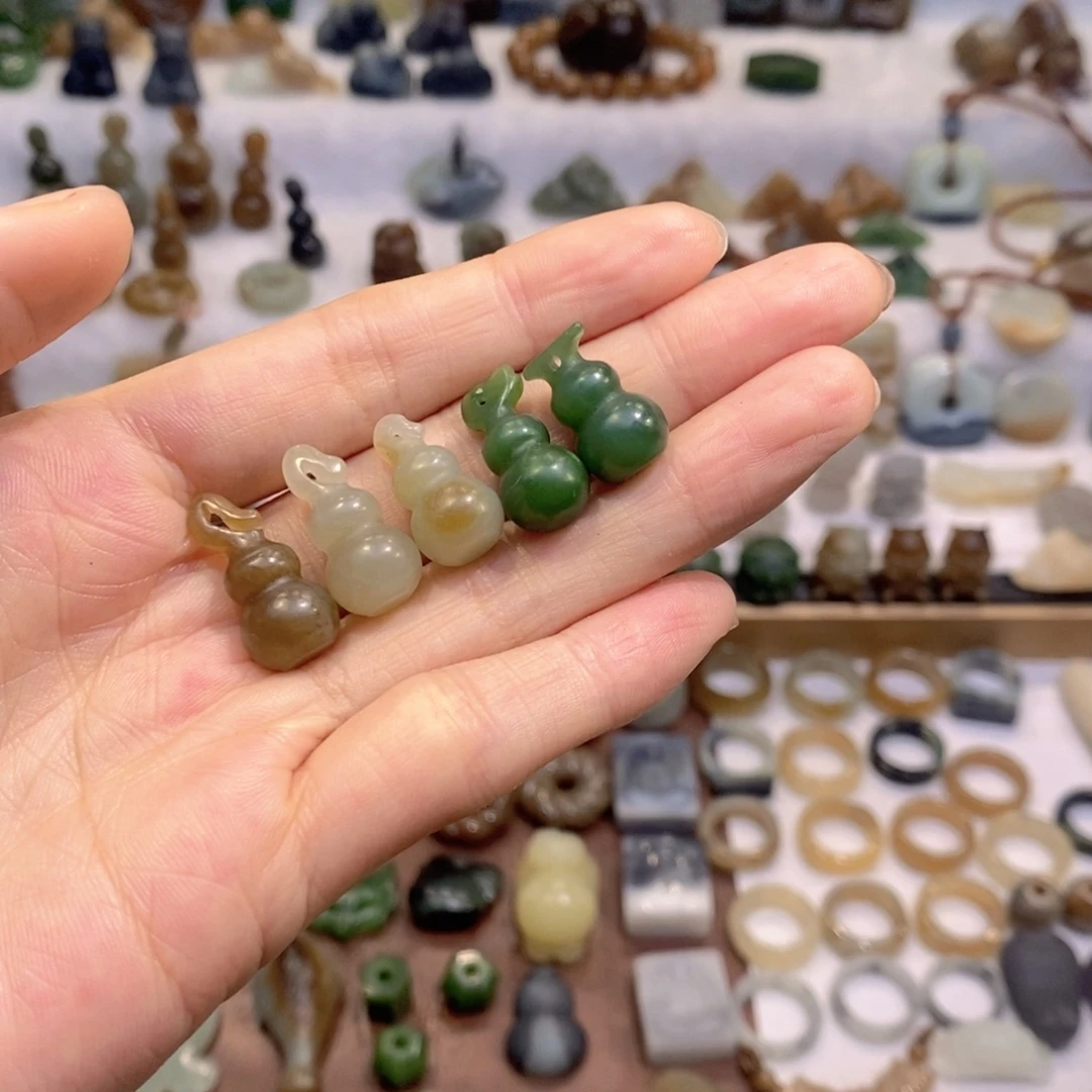 和田玉未镶嵌颈饰默认有瑕疵