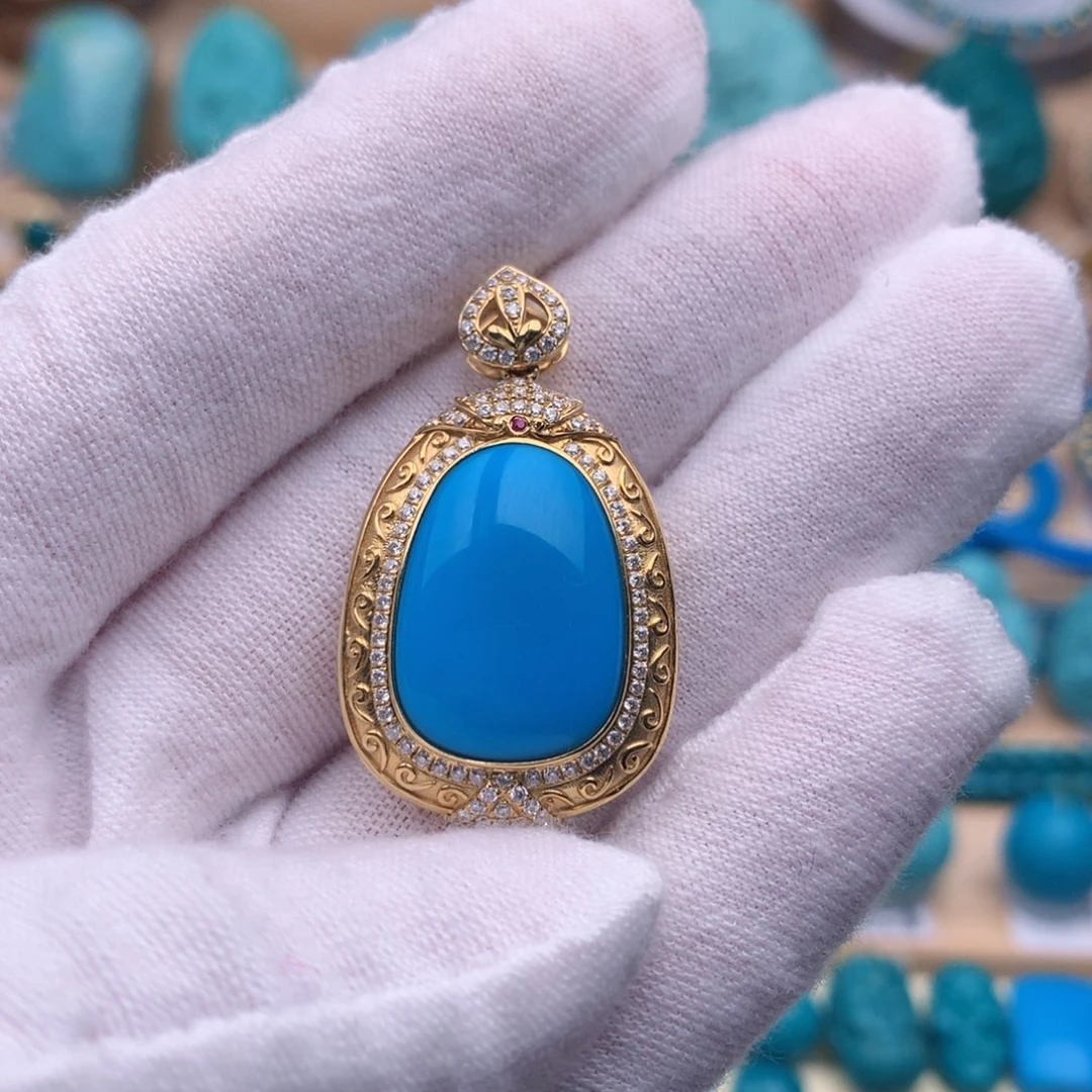 I***o绿松石18K金镶嵌珠宝奇石